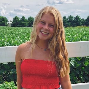 Meet your Posher, Olivia